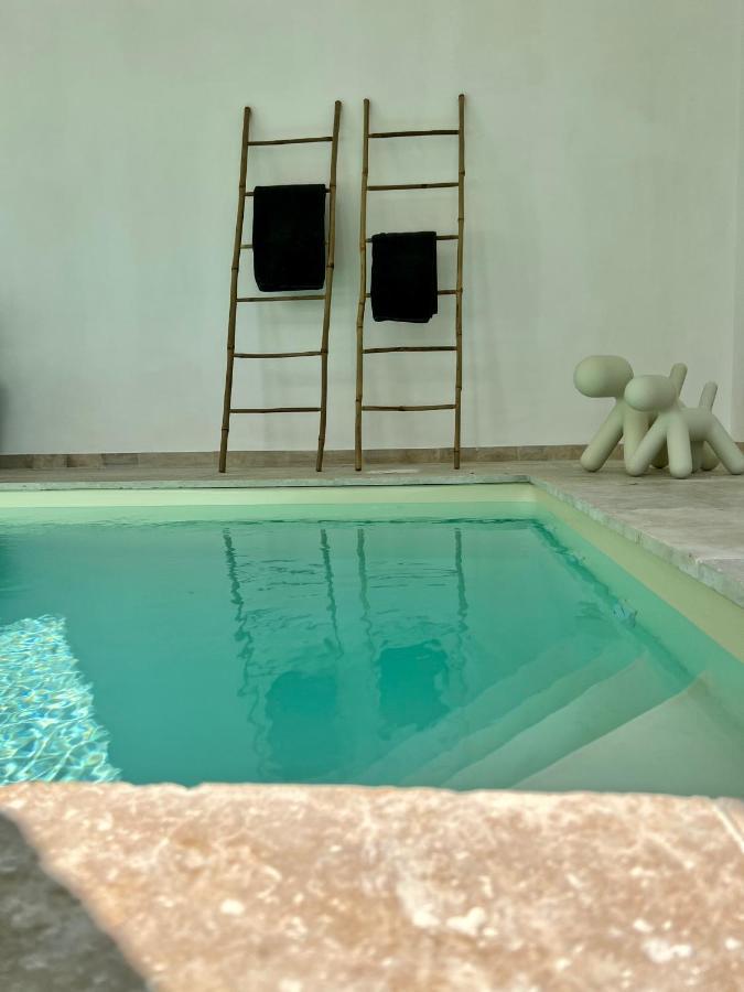 Manoir Les Feuillantines Piscine & Spa Bed & Breakfast Isques Exterior photo